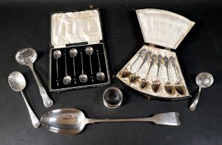 Two boxed sets of silver plated spoons and five other plated items (7)
