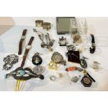 A QUANTITY OF MOSTLY MODERN COSTUME JEWELLERY (QTY)