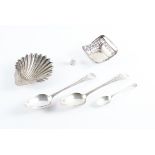 A PAIR OF SILVER TABLESPOONS AND FOUR FURTHER SILVER ITEMS (6)