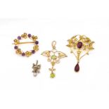 FOUR ITEMS OF EDWARDIAN GEM SET JEWELLERY (4)