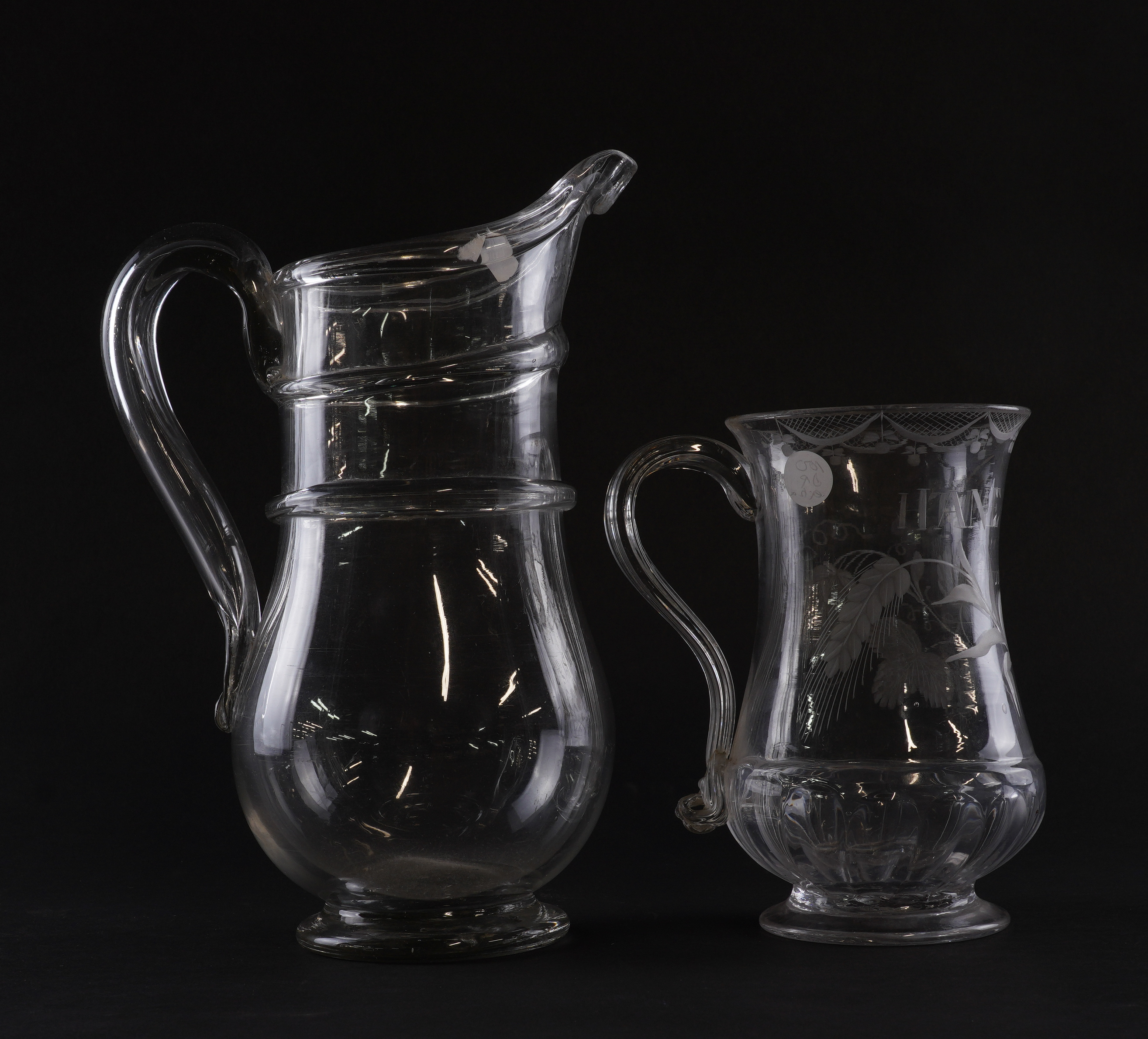 AN ENGRAVED GLASS TANKARD - Image 3 of 5