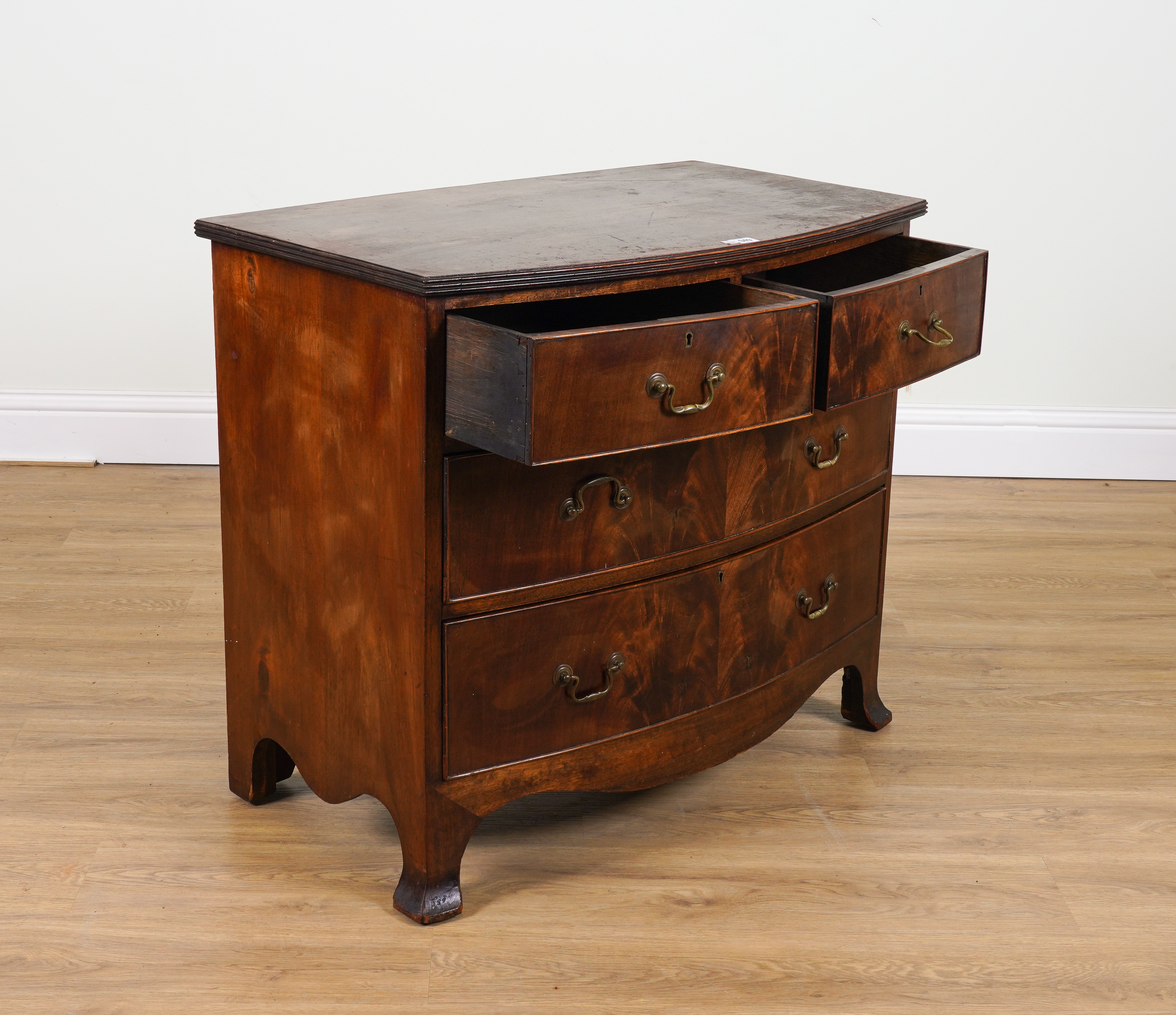 A REGENCY MAHOGANY BOWFRONT FOUR DRAWER CHEST - Image 2 of 3