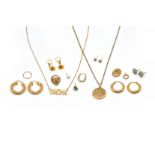 A GROUP OF MOSTLY 9CT GOLD JEWELLERY (14)