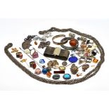 A GROUP OF SILVER AND FURTHER JEWELLERY AND VARIOUS FURTHER ITEMS (QTY)