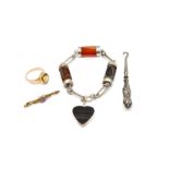 A GOLD AND CITRINE SINGLE STONE RING AND THREE FURTHER ITEMS (4)
