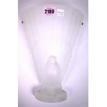 AN EARLY 20TH CENTURY FROSTED GLASS WALL LIGHT SHADE