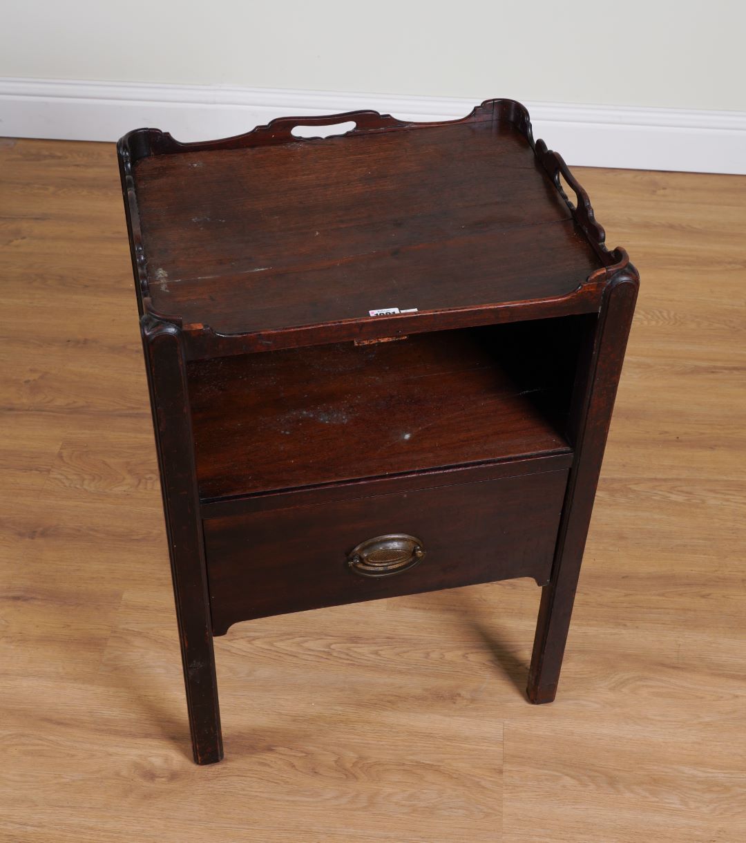 AN 18TH CENTRY MAHOGANY TRAY-TOP NIGHT COMMODE - Image 2 of 4