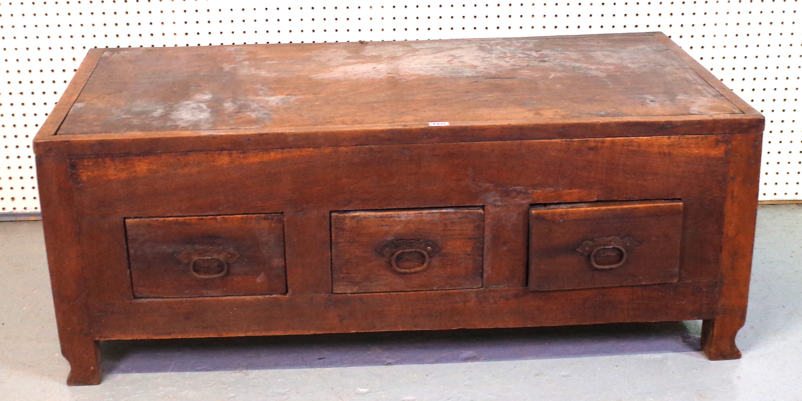 A CHINESE HARDWOOD THREE DRAWER COFFEE TABLE