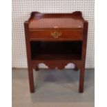 A GEORGE III STYLE MAHOGANY TRAY TOP COMMODE