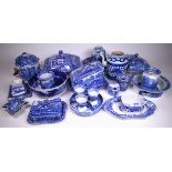 A QUANTITY OF 19TH CENTURY AND LATER BLUE AND WHITE DECORATED CERAMICS (QTY)