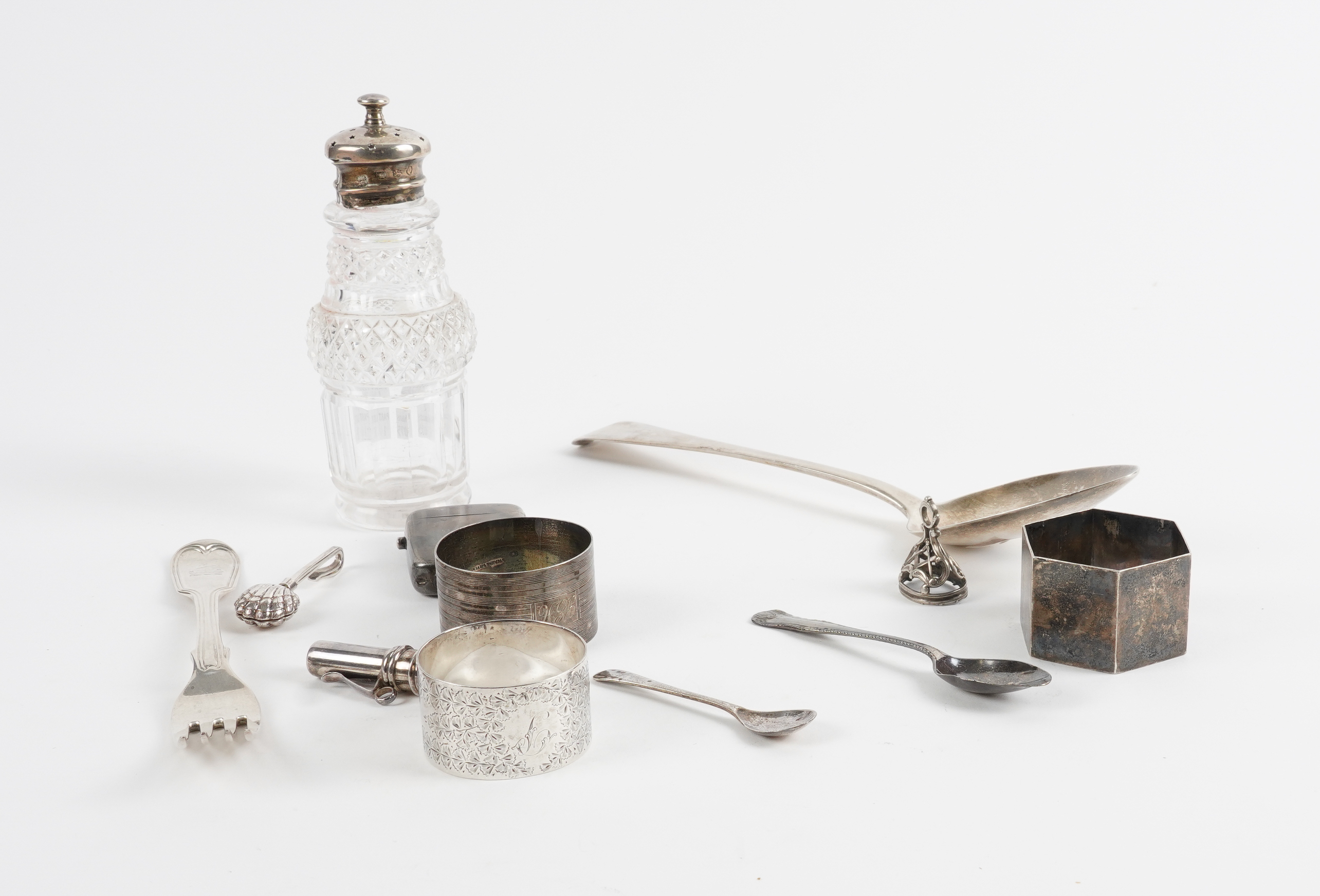 A GROUP OF SILVER AND SILVER MOUNTED WARES (13) - Image 3 of 3