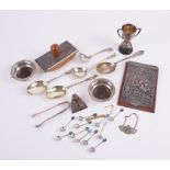 A GROUP OF FOREIGN AND PLATED WARES (26)