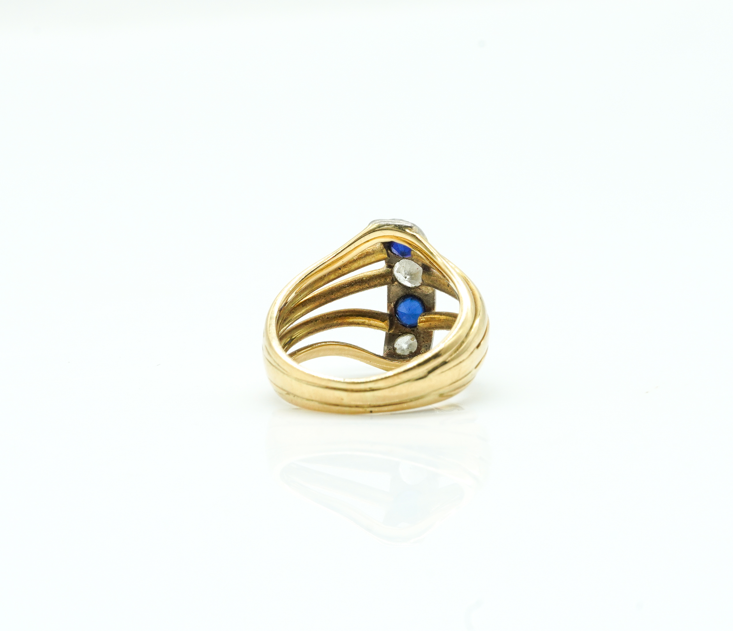 A GOLD, SAPPHIRE AND DIAMOND FIVE STONE RING - Image 2 of 2