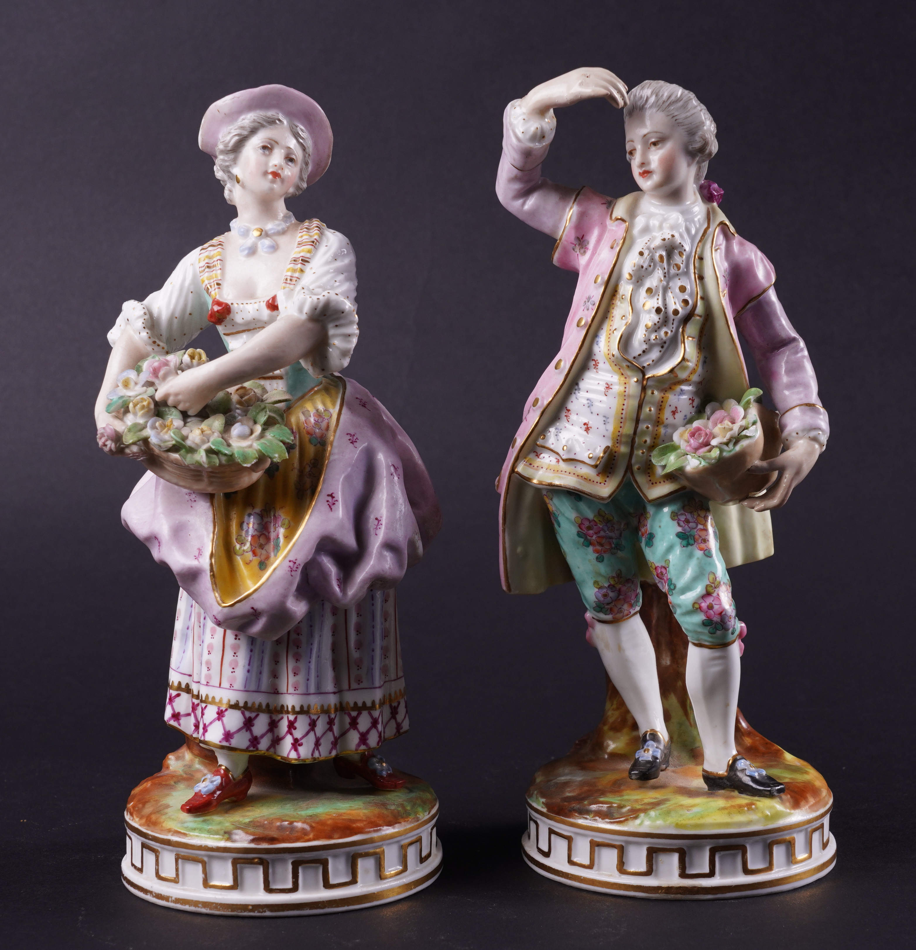 A PAIR OF GERMAN MEISSEN STYLE FIGURES OF GARDENERS (2)