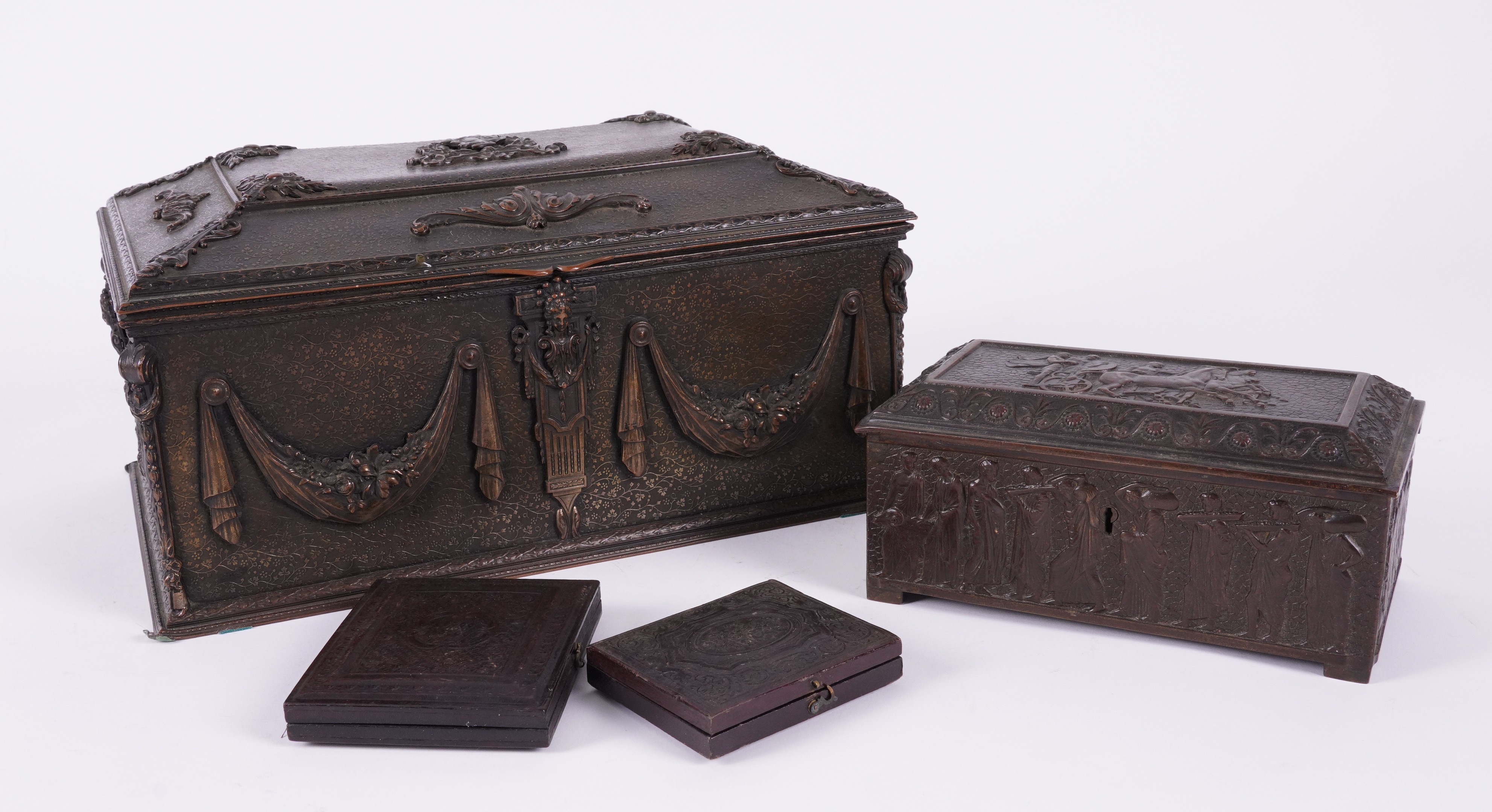 A FRENCH BRASS TABLE CASKET AND A SMALL BRONZE PATINATED BOX (6) - Image 2 of 9