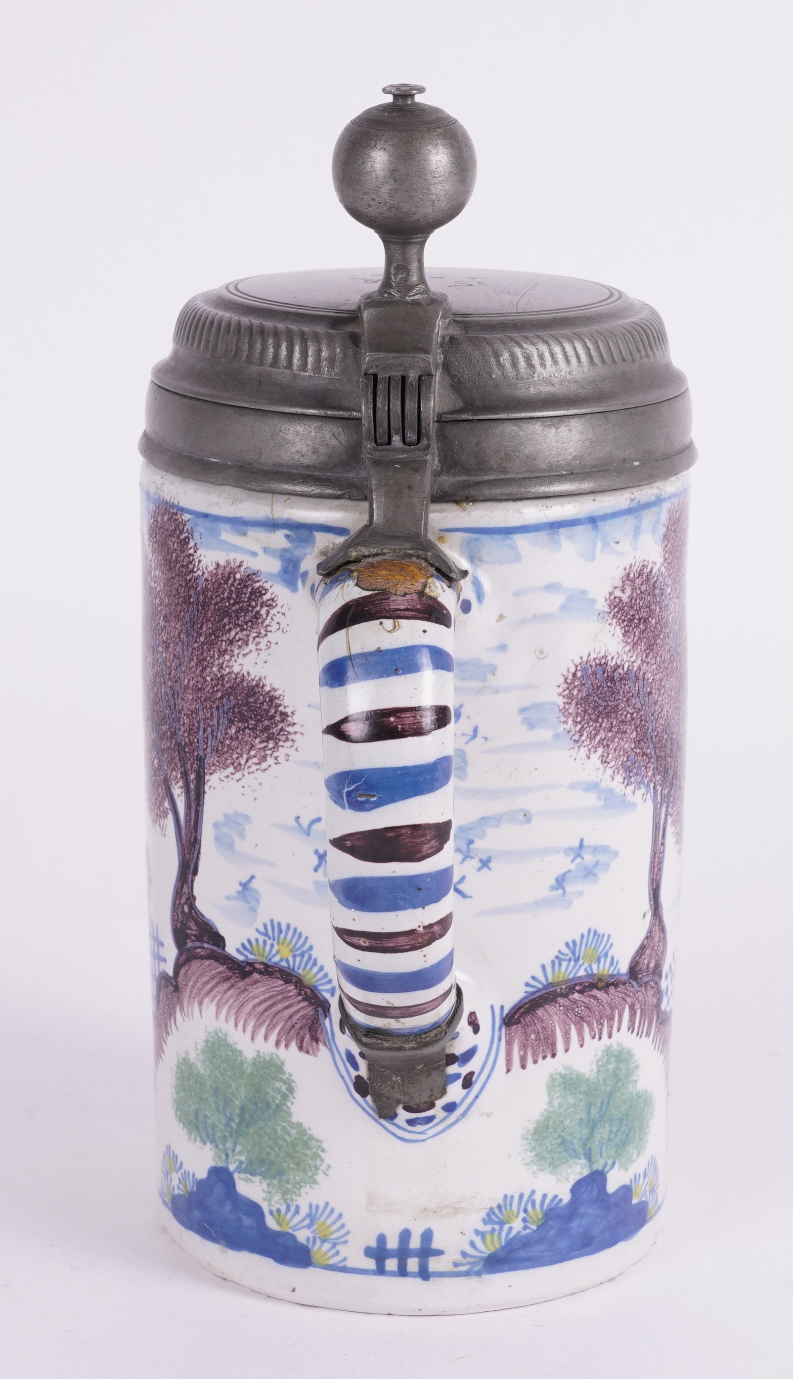 A GERMAN FAIENCE TANKARD - Image 4 of 4