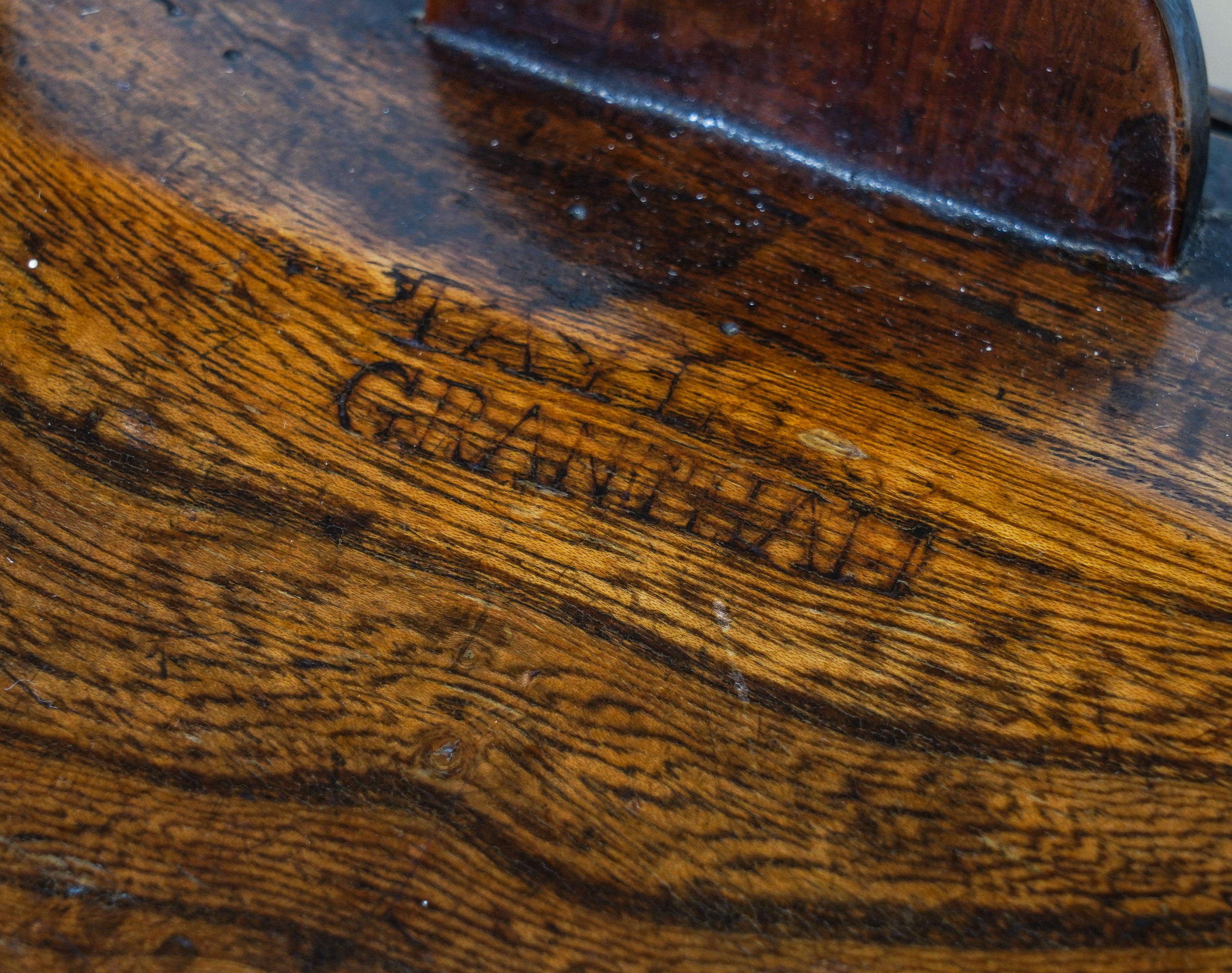 TAYLOR GRANTHAM; A 19TH CENTURY YEW AND ELM WINDSOR CHAIR - Image 7 of 10