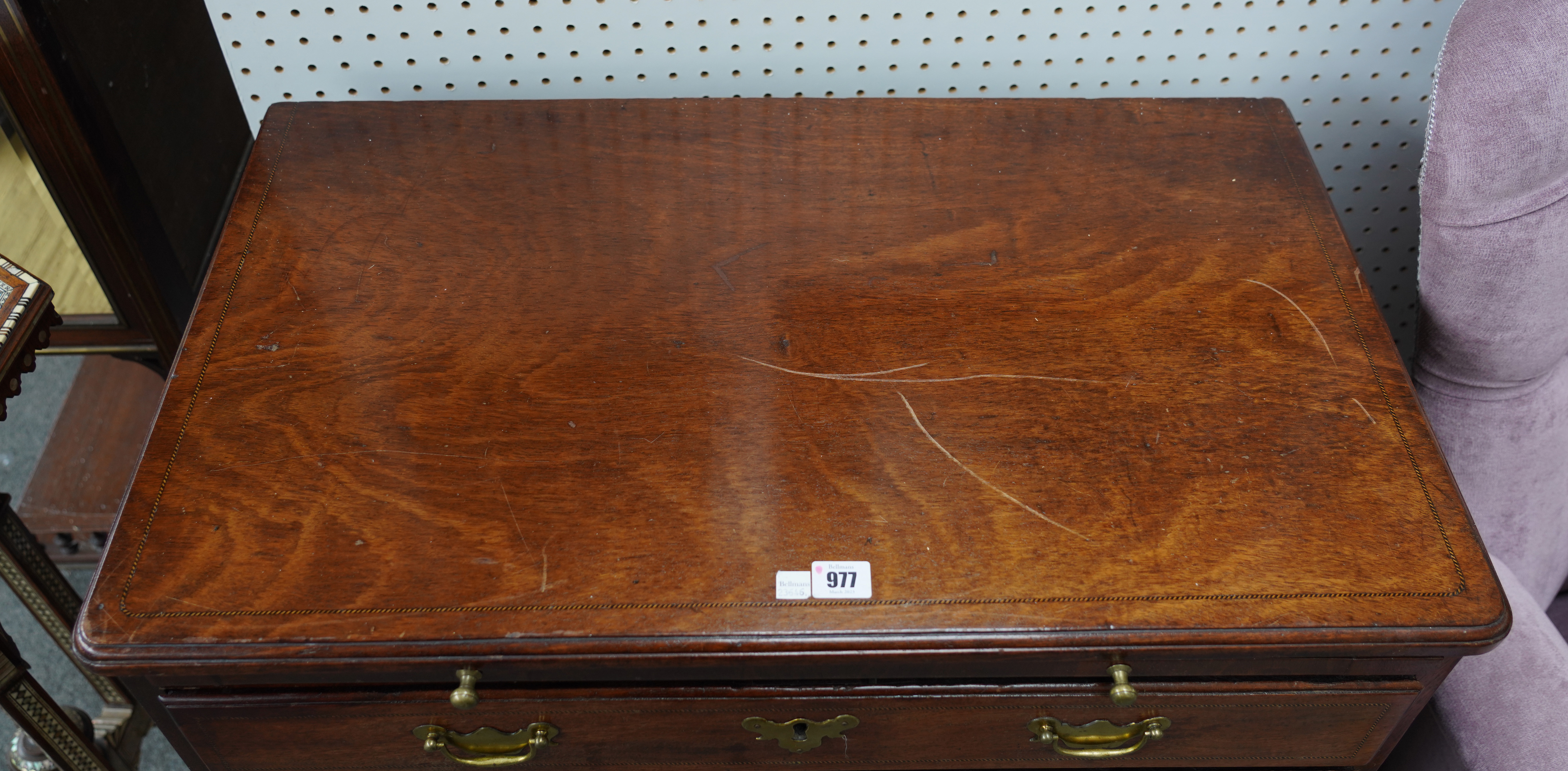 A SMALL MID-18TH CENTURY INLAID MAHOGANY FOUR DRAWER CHEST OF DRAWERS WITH BRUSHING SLIDE - Image 5 of 6