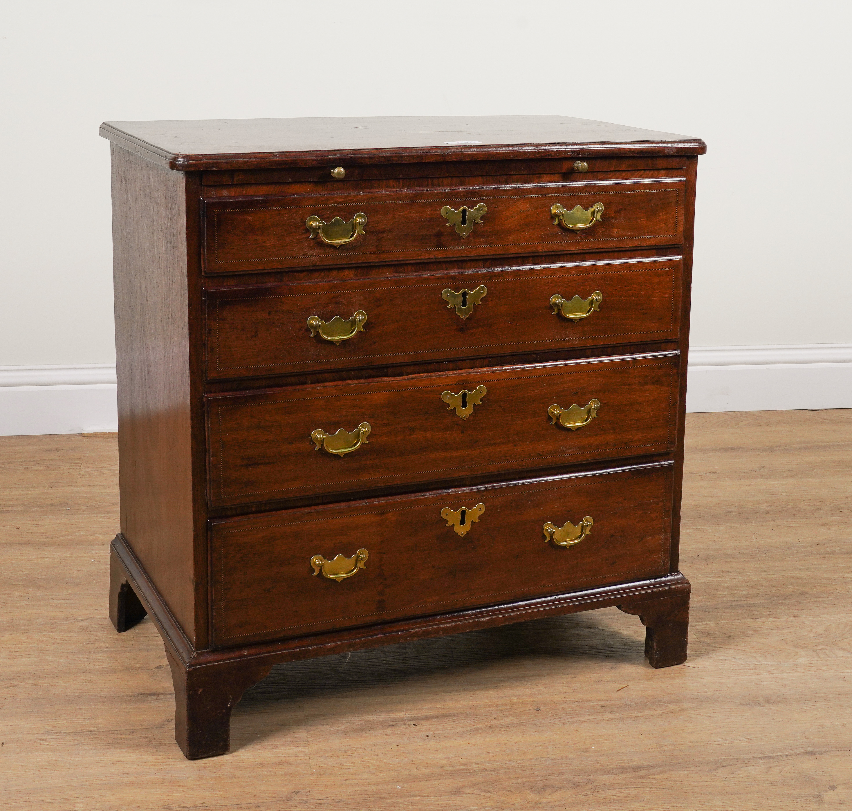 A SMALL MID-18TH CENTURY INLAID MAHOGANY FOUR DRAWER CHEST OF DRAWERS WITH BRUSHING SLIDE