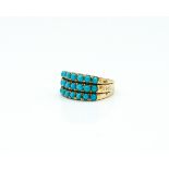 A GOLD AND TURQUOISE RING