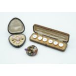 A VARICOLOURED AGATE BROOCH AND TWO SETS OF BUTTONS (3)