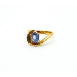 A GOLD AND SAPPHIRE SINGLE STONE RING
