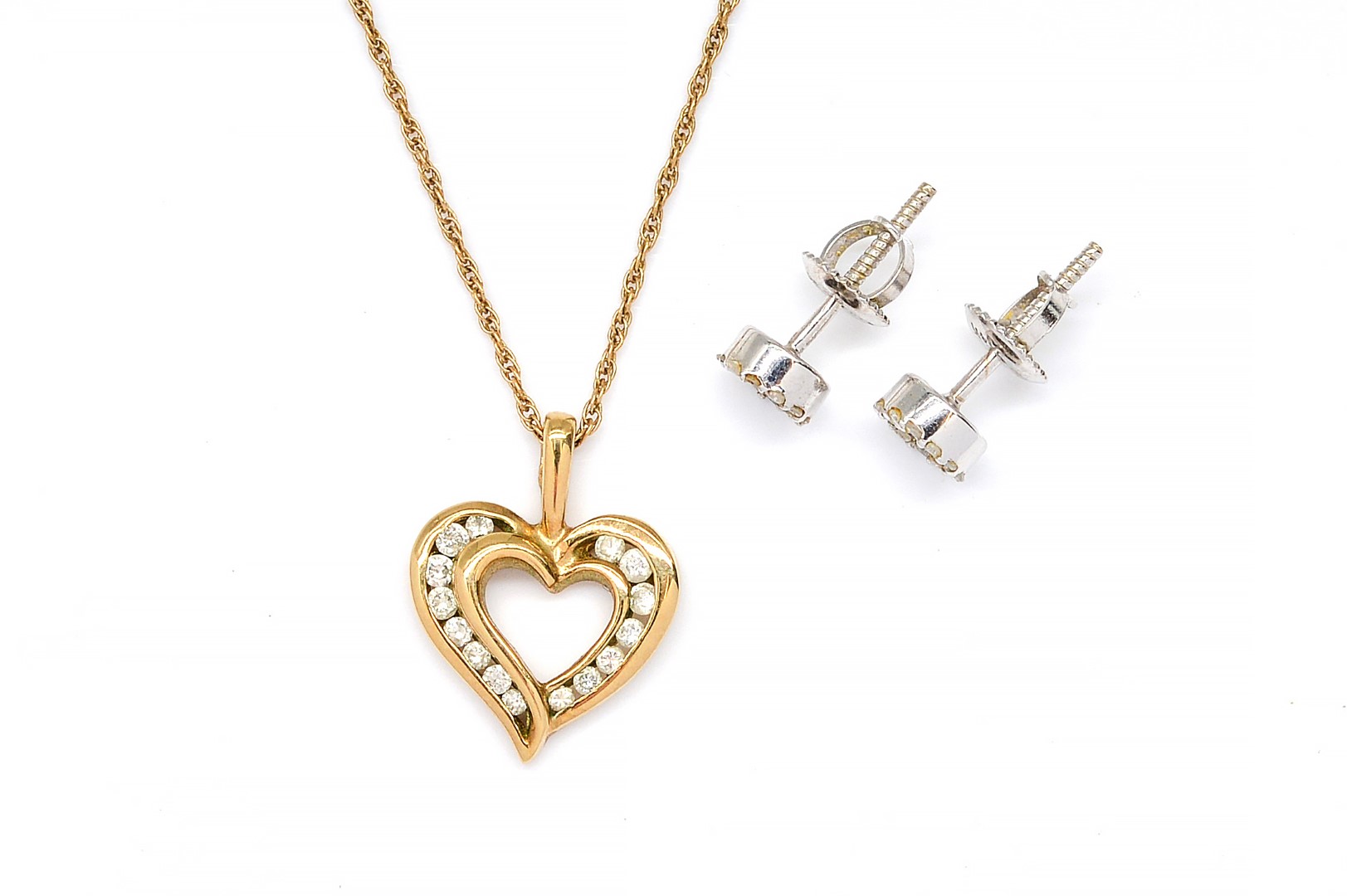A 9CT GOLD AND DIAMOND HEART SHAPED PENDANT WITH A NECKCHAIN AND A PAIR OF DIAMOND CLUSTER...