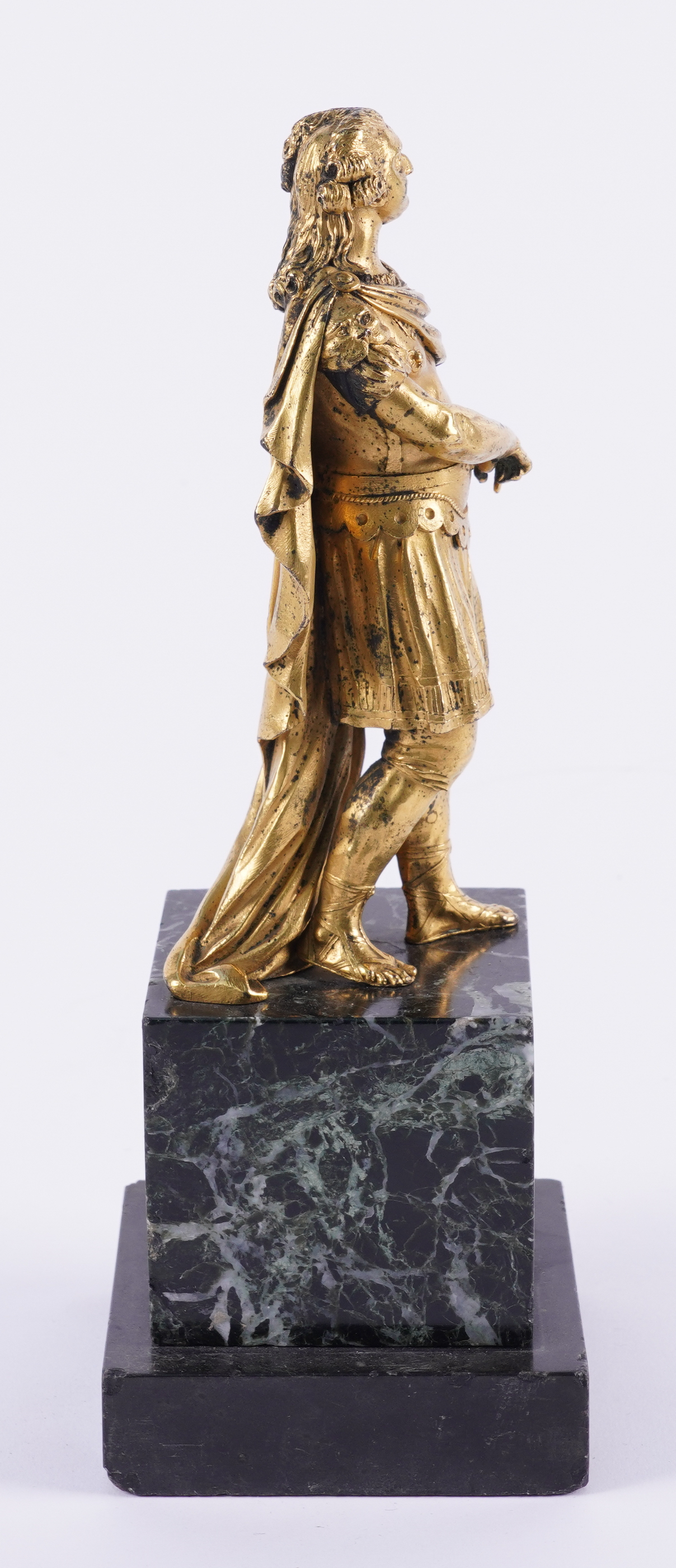 A GILT-BRONZE FIGURE OF A MONARCH MODELLED AS A ROMAN EMPEROR MOUNTED ON A VERDI GRIS MARBLE... - Image 4 of 4