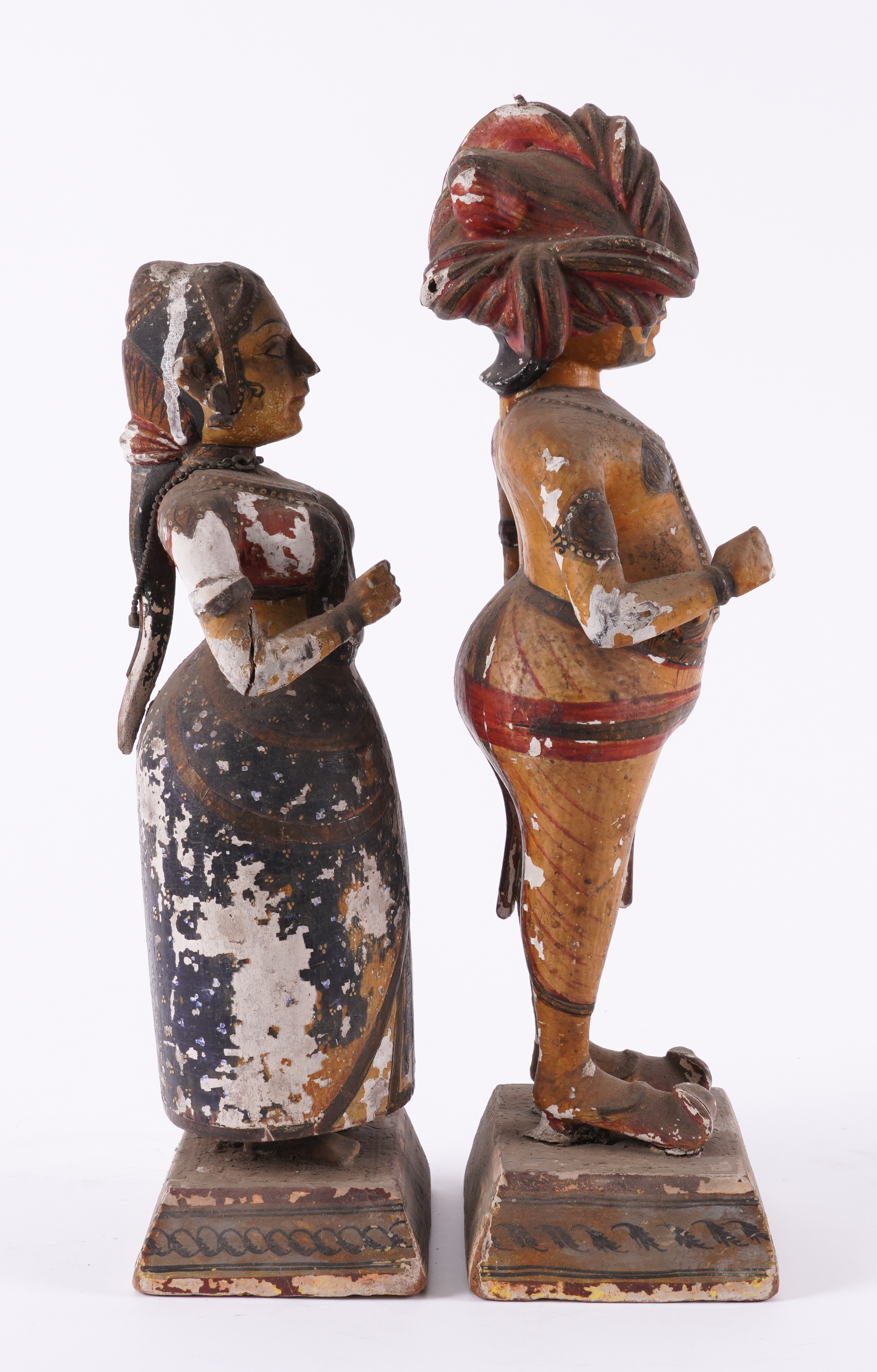 A PAIR OF INDIAN POLYCHROME DECORATED STANDING FIGURES (2) - Image 5 of 5