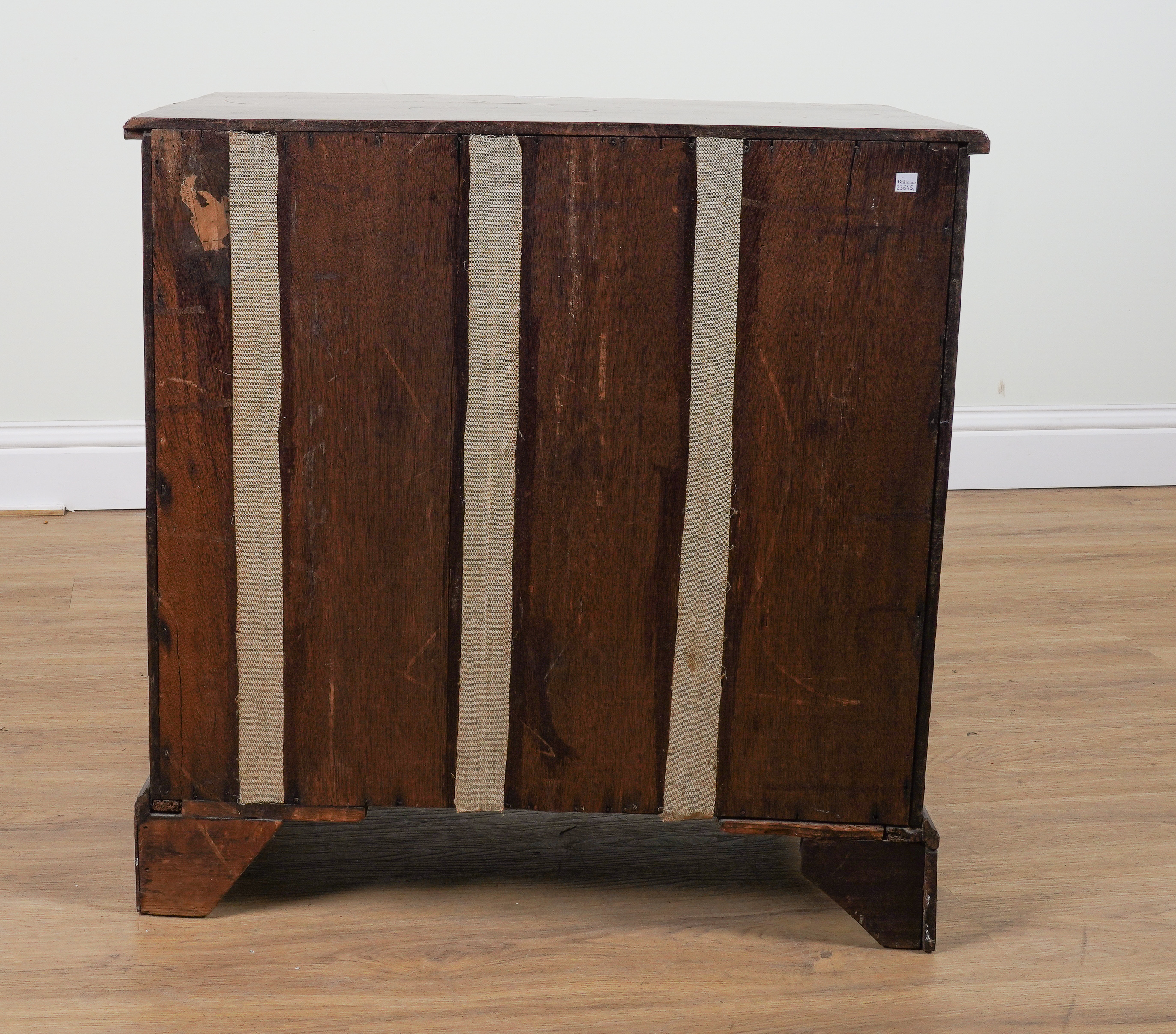 A SMALL MID-18TH CENTURY INLAID MAHOGANY FOUR DRAWER CHEST OF DRAWERS WITH BRUSHING SLIDE - Image 4 of 6