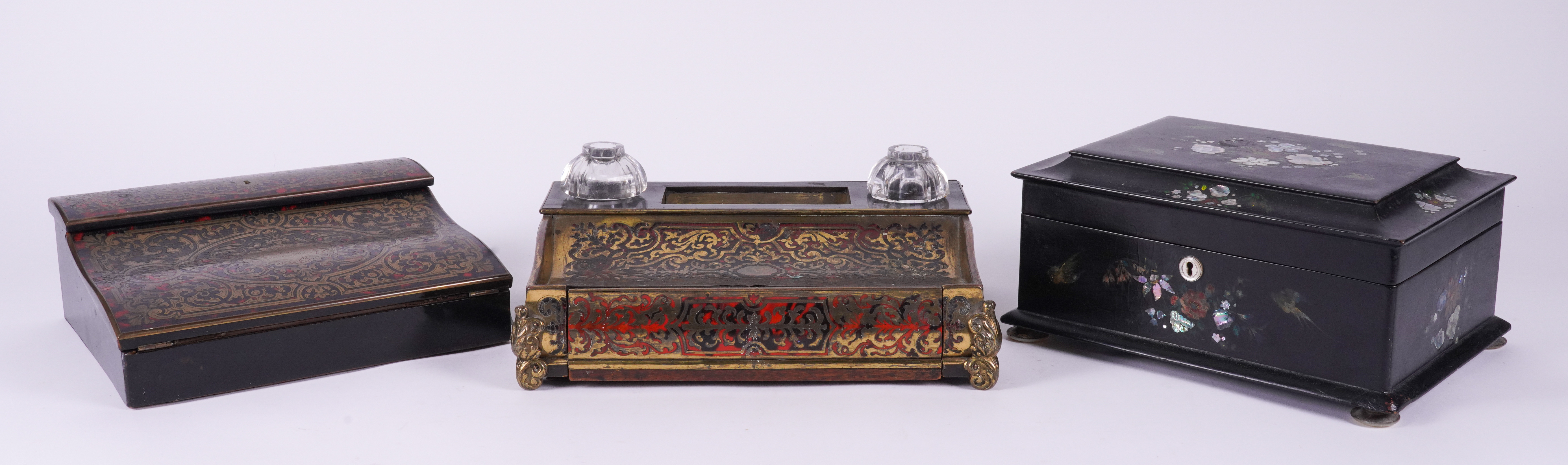 A FRENCH BOULLE BRASS AND TORTOISESHELL MARQUETRY WRITING SLOPE AND INKSTAND (3)