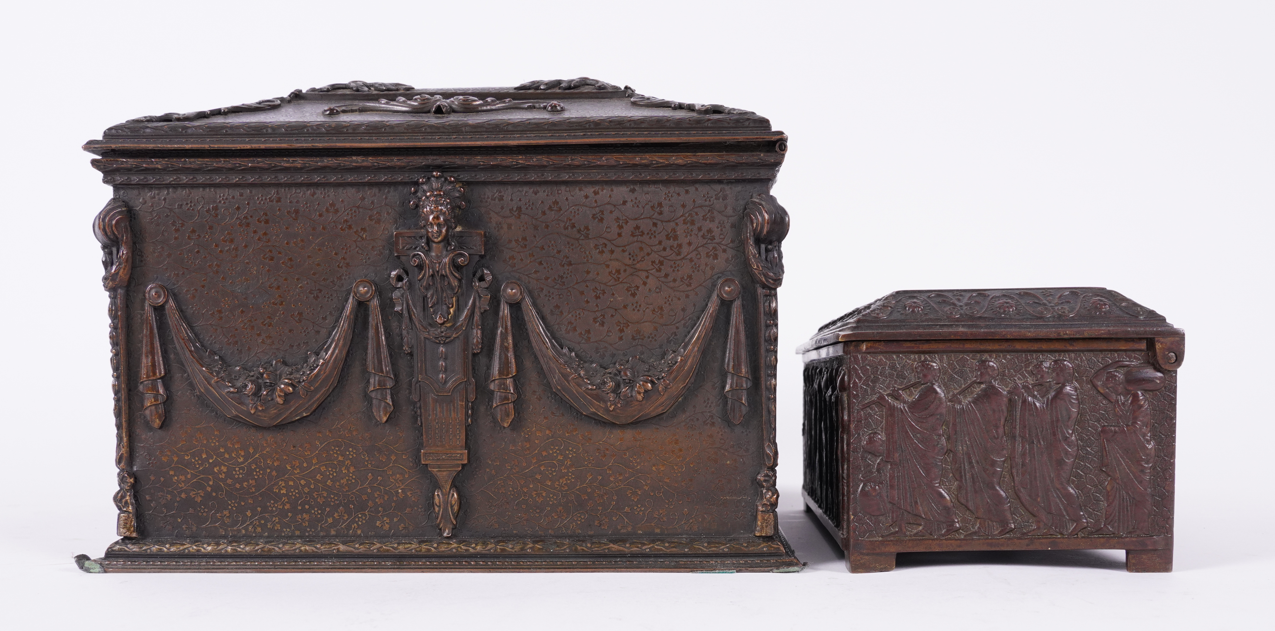 A FRENCH BRASS TABLE CASKET AND A SMALL BRONZE PATINATED BOX (6) - Image 7 of 9