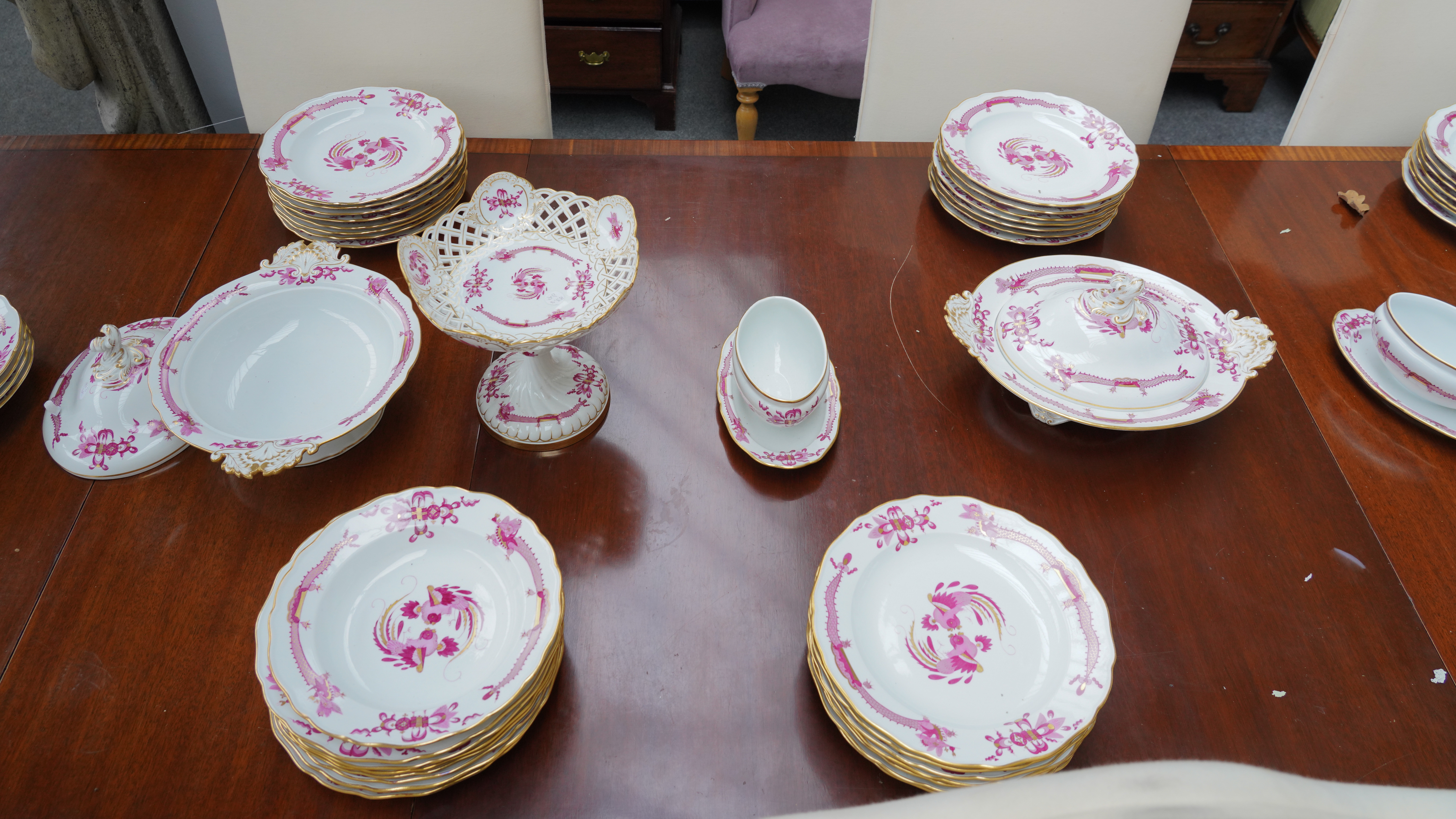 AN EXTENSIVE MEISSEN SERVICE IN THE `PINK DRAGON' PATTERN - Image 4 of 7
