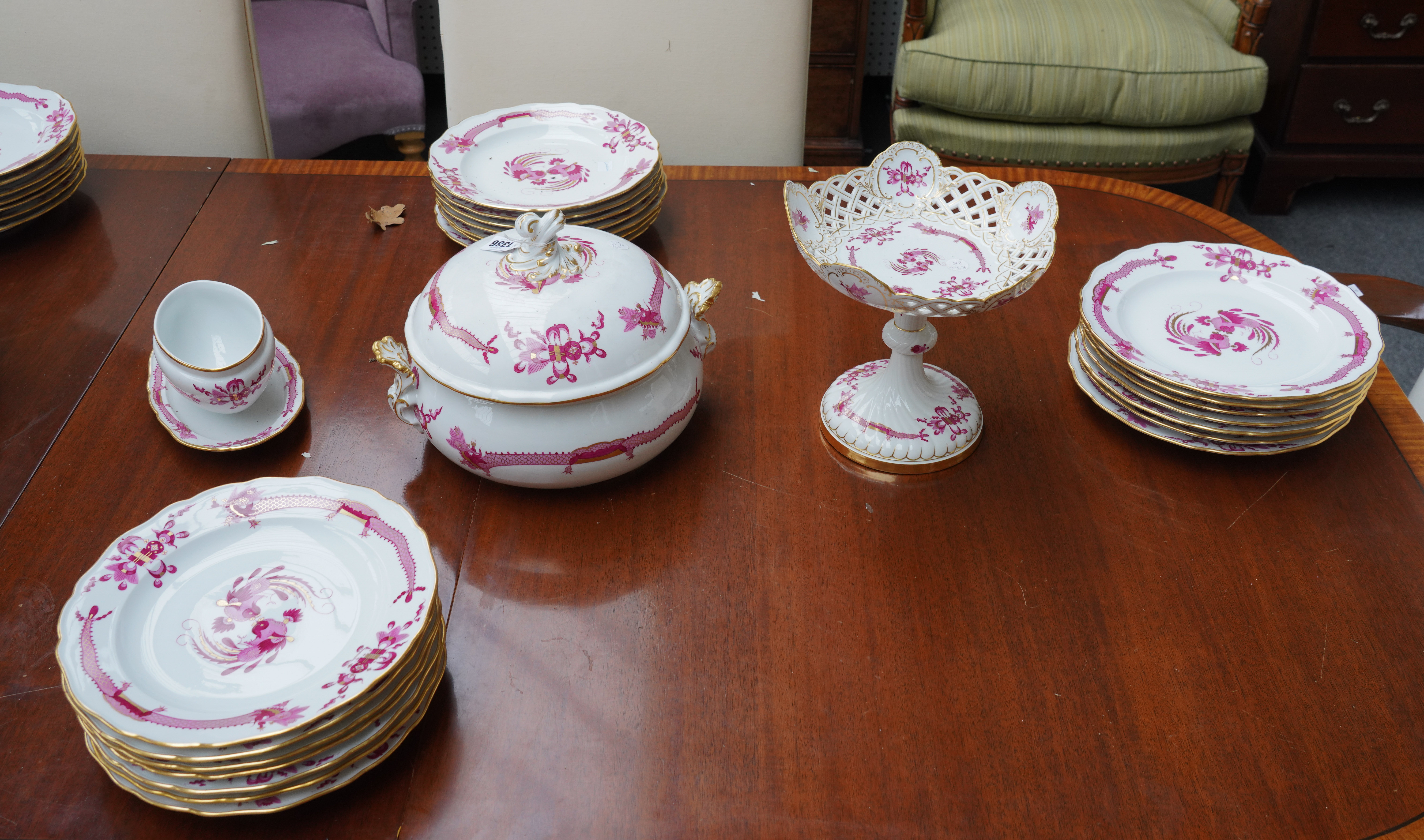 AN EXTENSIVE MEISSEN SERVICE IN THE `PINK DRAGON' PATTERN - Image 5 of 7