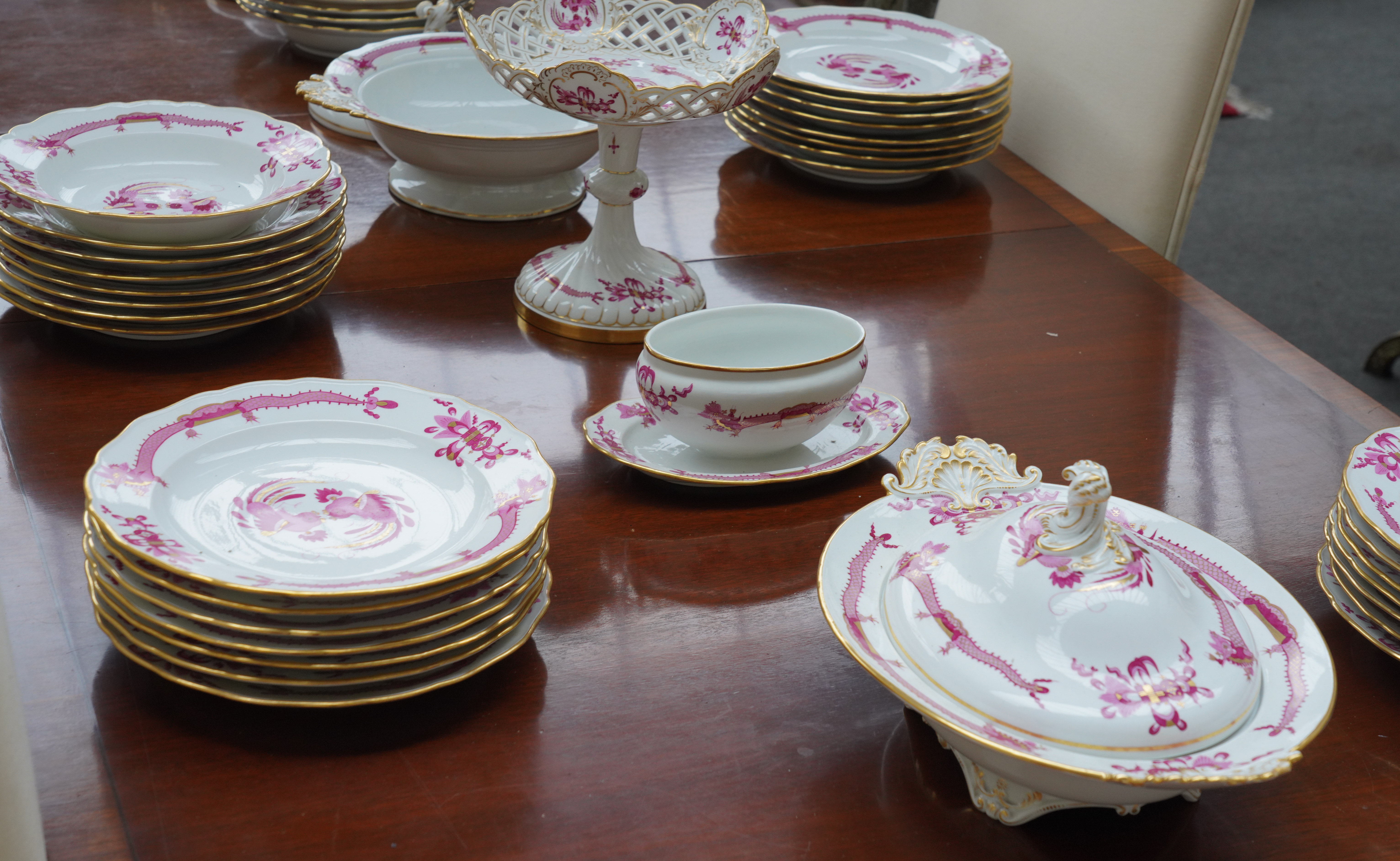 AN EXTENSIVE MEISSEN SERVICE IN THE `PINK DRAGON' PATTERN - Image 6 of 7