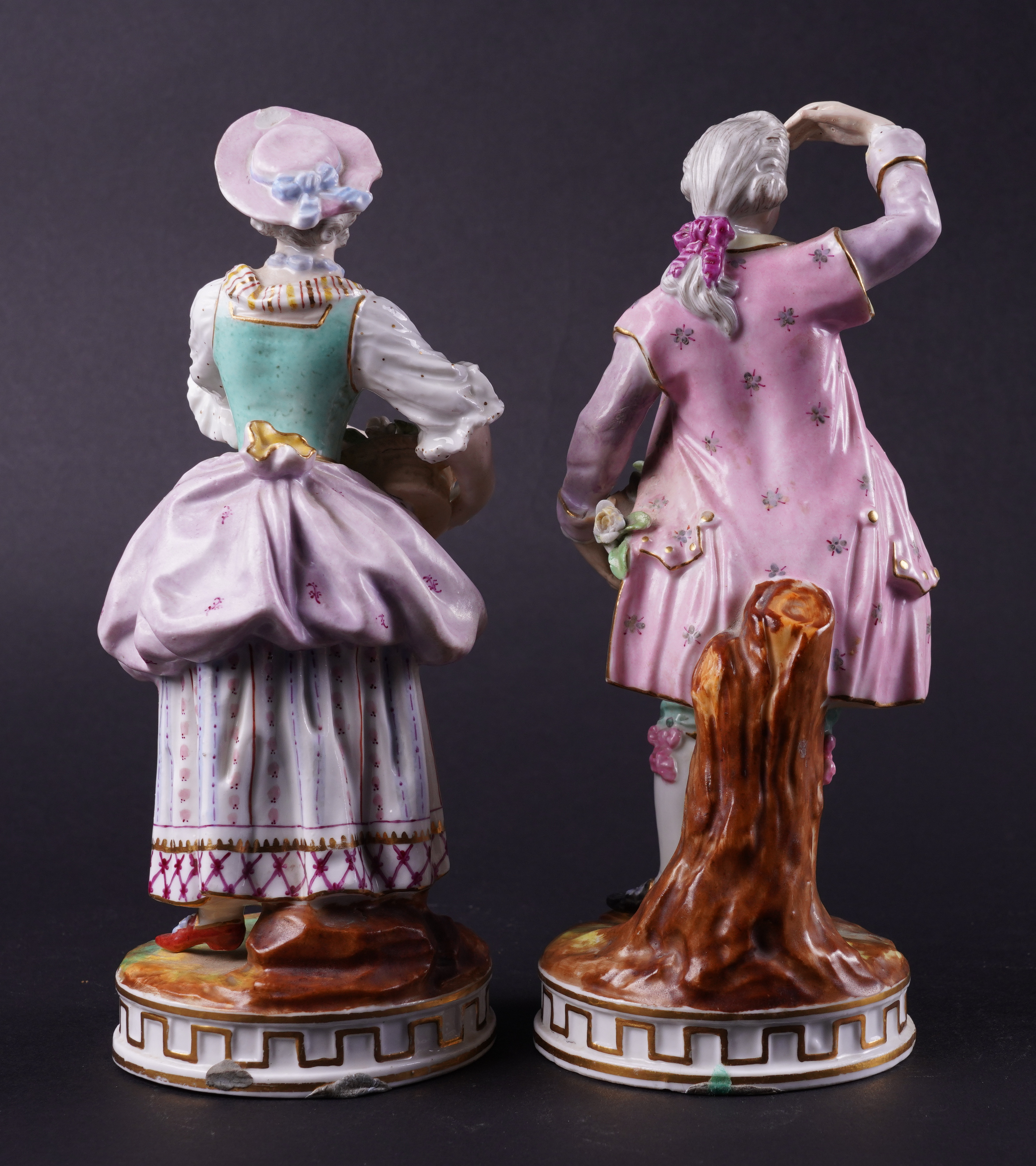 A PAIR OF GERMAN MEISSEN STYLE FIGURES OF GARDENERS (2) - Image 2 of 2