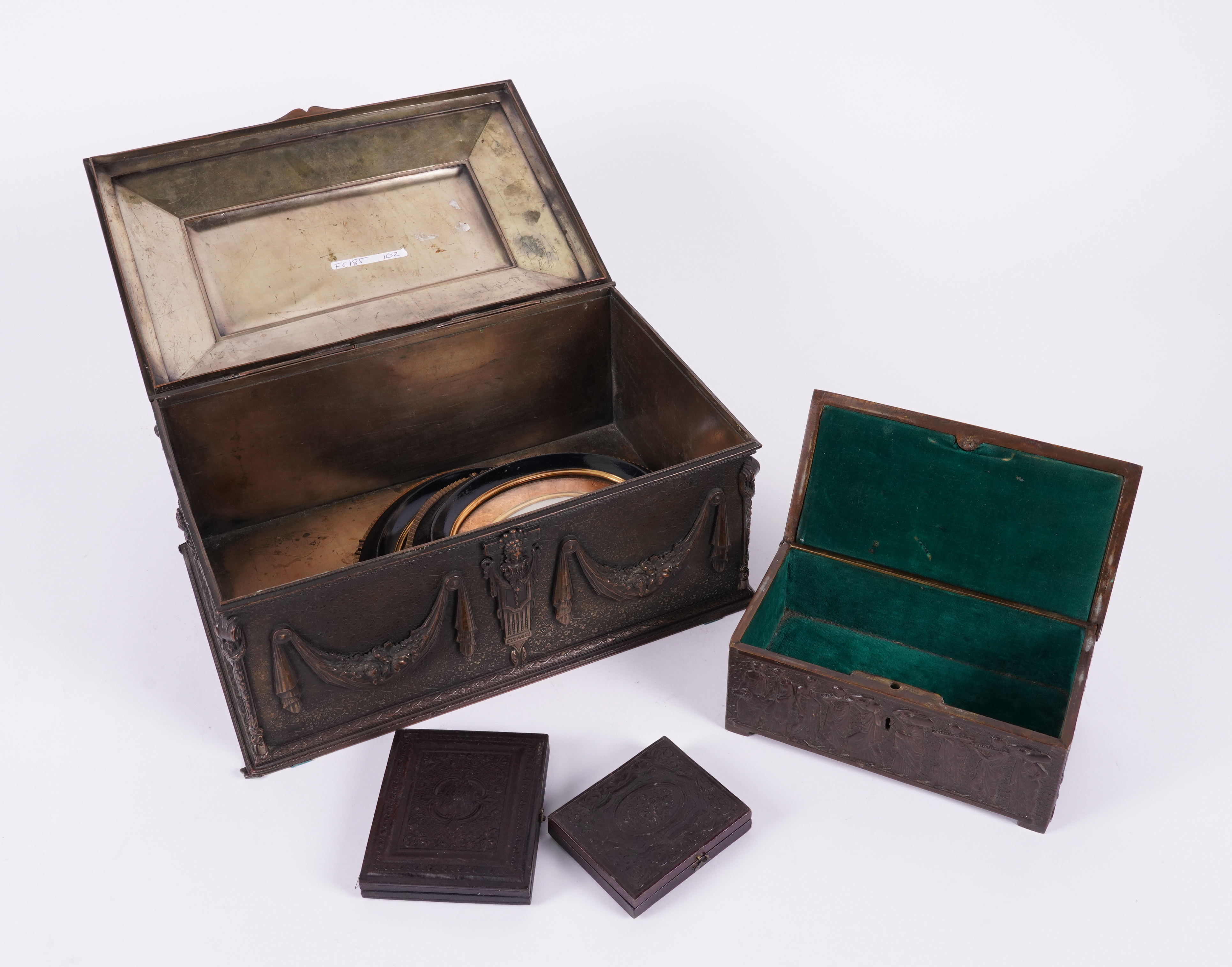 A FRENCH BRASS TABLE CASKET AND A SMALL BRONZE PATINATED BOX (6) - Image 3 of 9