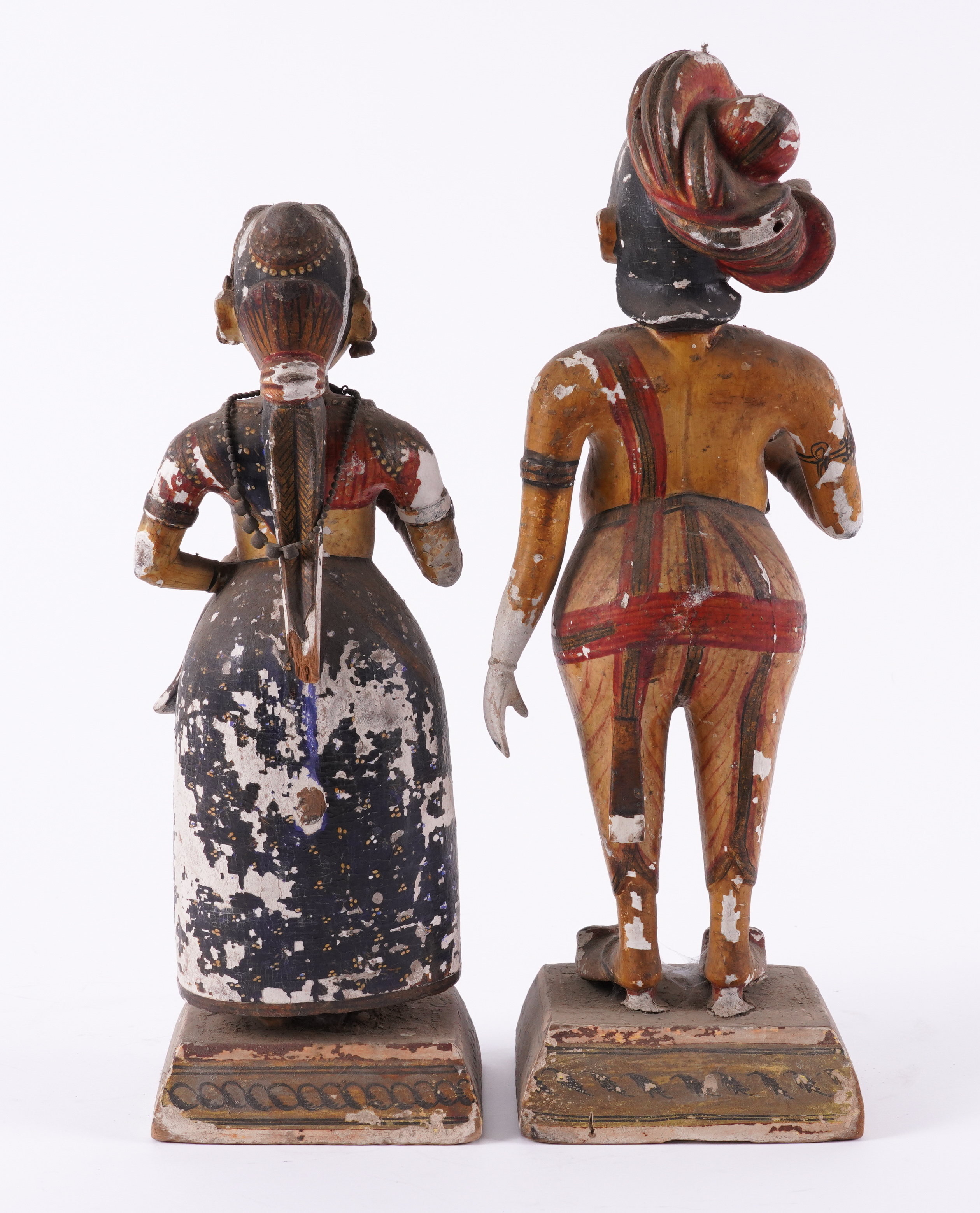 A PAIR OF INDIAN POLYCHROME DECORATED STANDING FIGURES (2) - Image 4 of 5