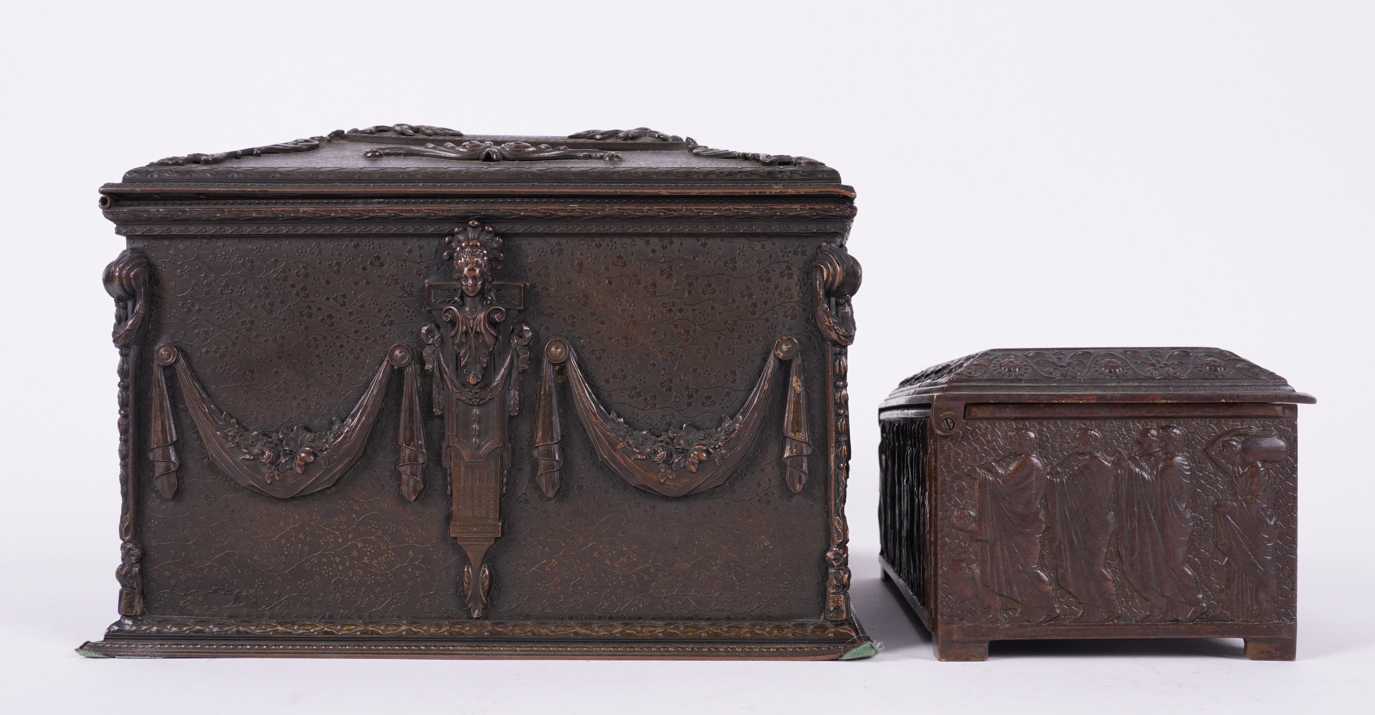 A FRENCH BRASS TABLE CASKET AND A SMALL BRONZE PATINATED BOX (6) - Image 9 of 9