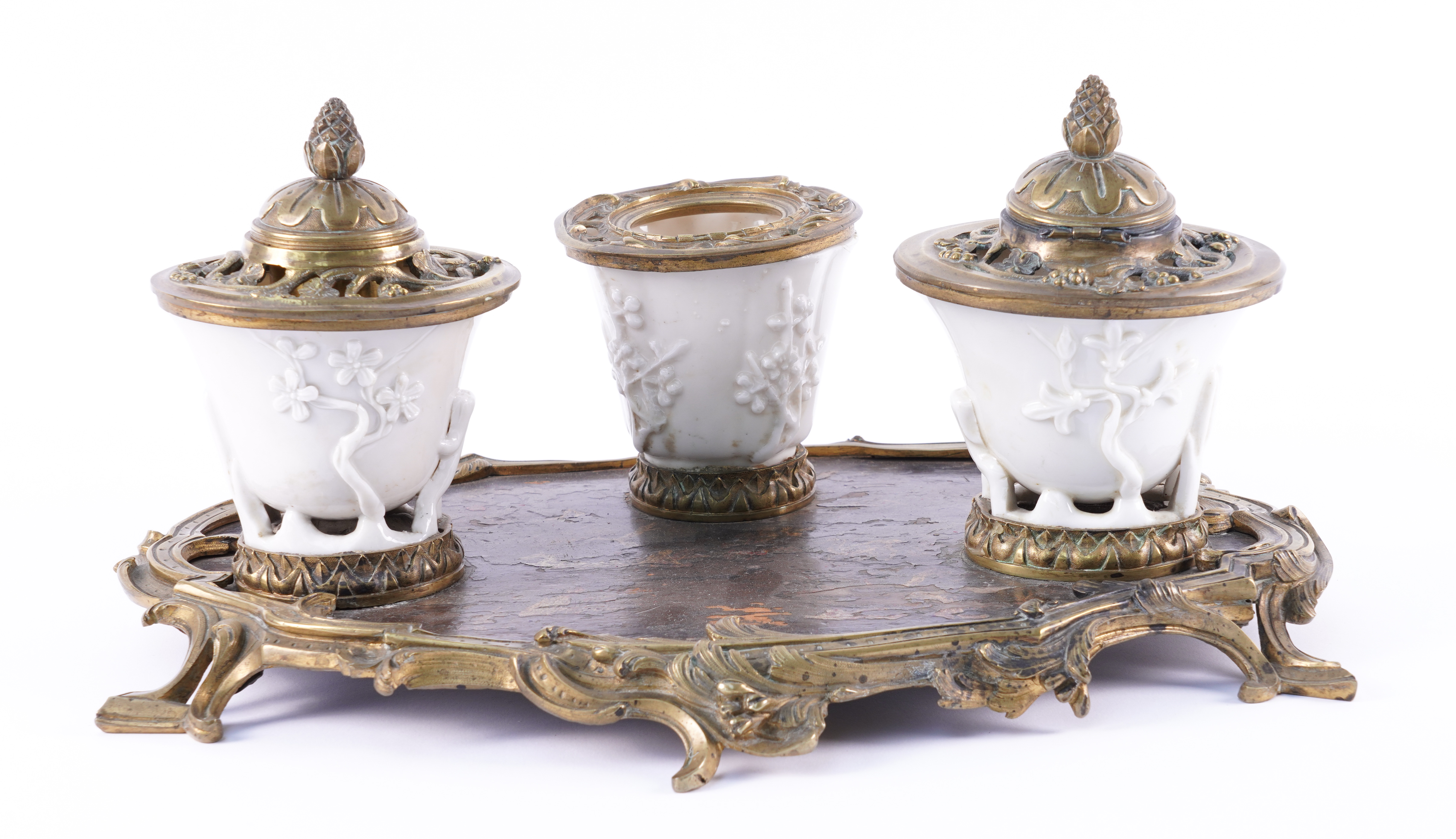 A LOUIS XV STYLE GILT-METAL MOUNTED CHINESE BLANC DE CHINE AND JAPANESE LACQUER INKSTAND/ENCRIER