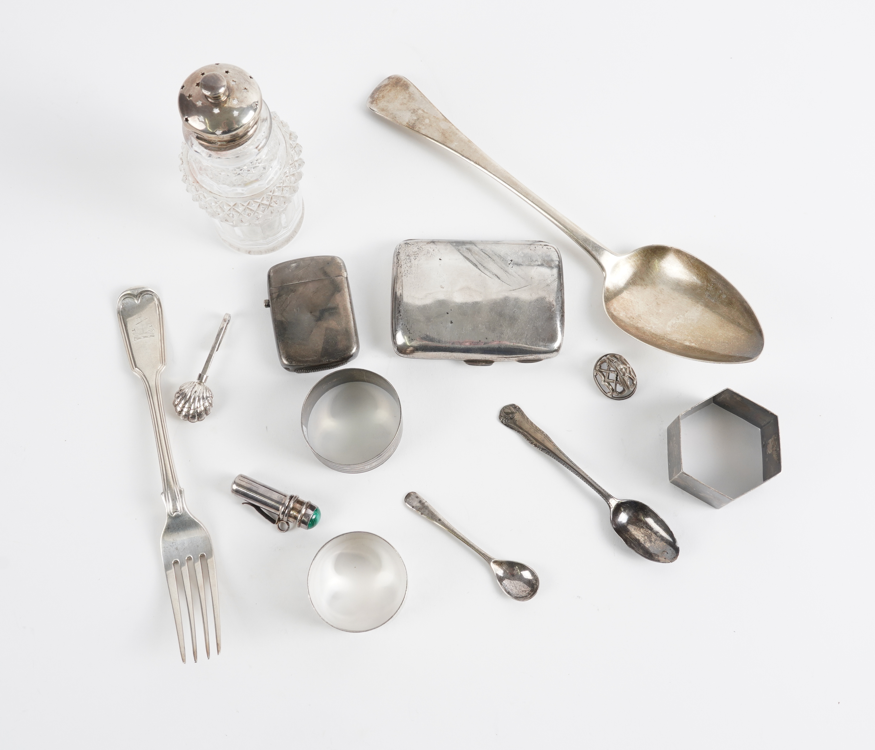 A GROUP OF SILVER AND SILVER MOUNTED WARES (13) - Image 2 of 3