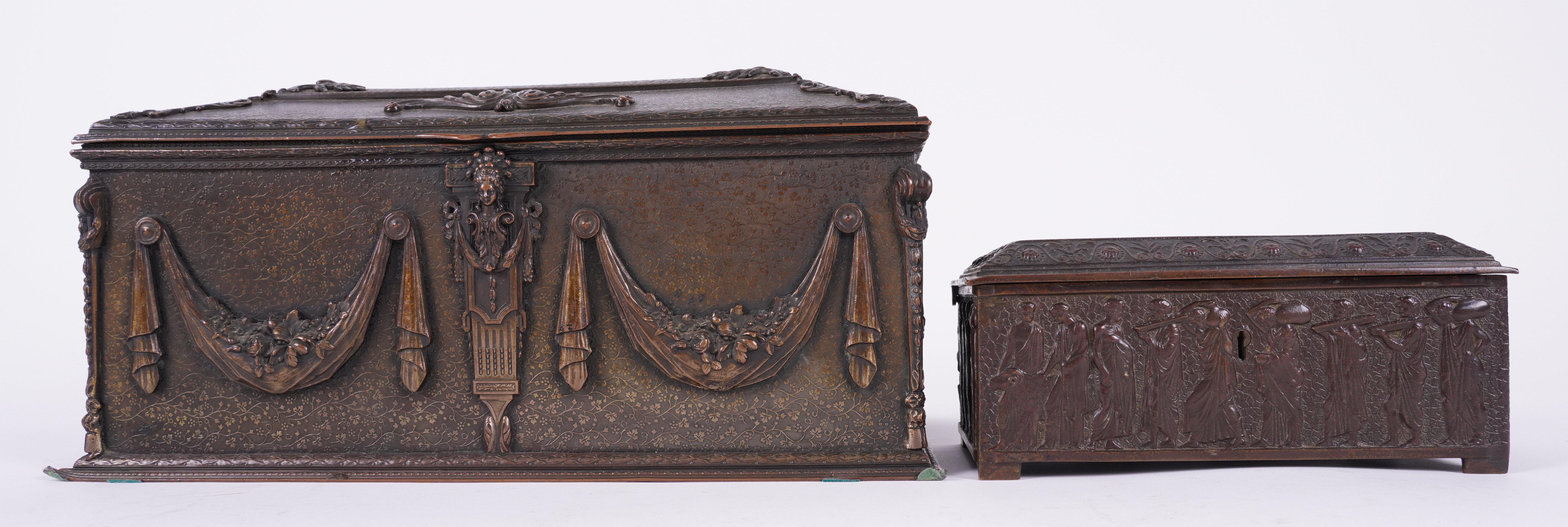 A FRENCH BRASS TABLE CASKET AND A SMALL BRONZE PATINATED BOX (6) - Image 6 of 9