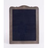 A SILVER MOUNTED SHAPED RECTANGULAR PHOTOGRAPH FRAME