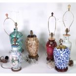A GROUP OF SIX DECORATIVE TABLE LAMPS (6)