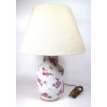 A MODERN CHINESE PORCELAIN TABLE LAMP