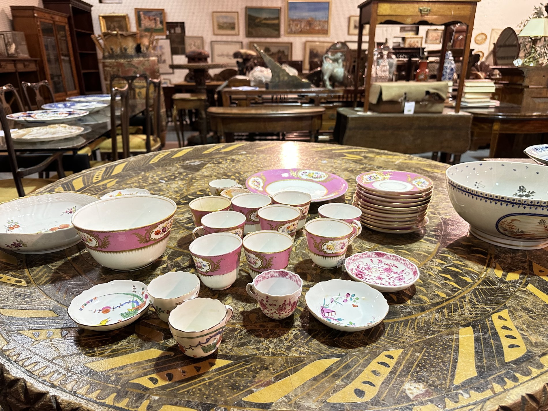 CERAMICS INCLUDING A PINK GROUND PART TEA SERVICE (QTY) - Image 5 of 7