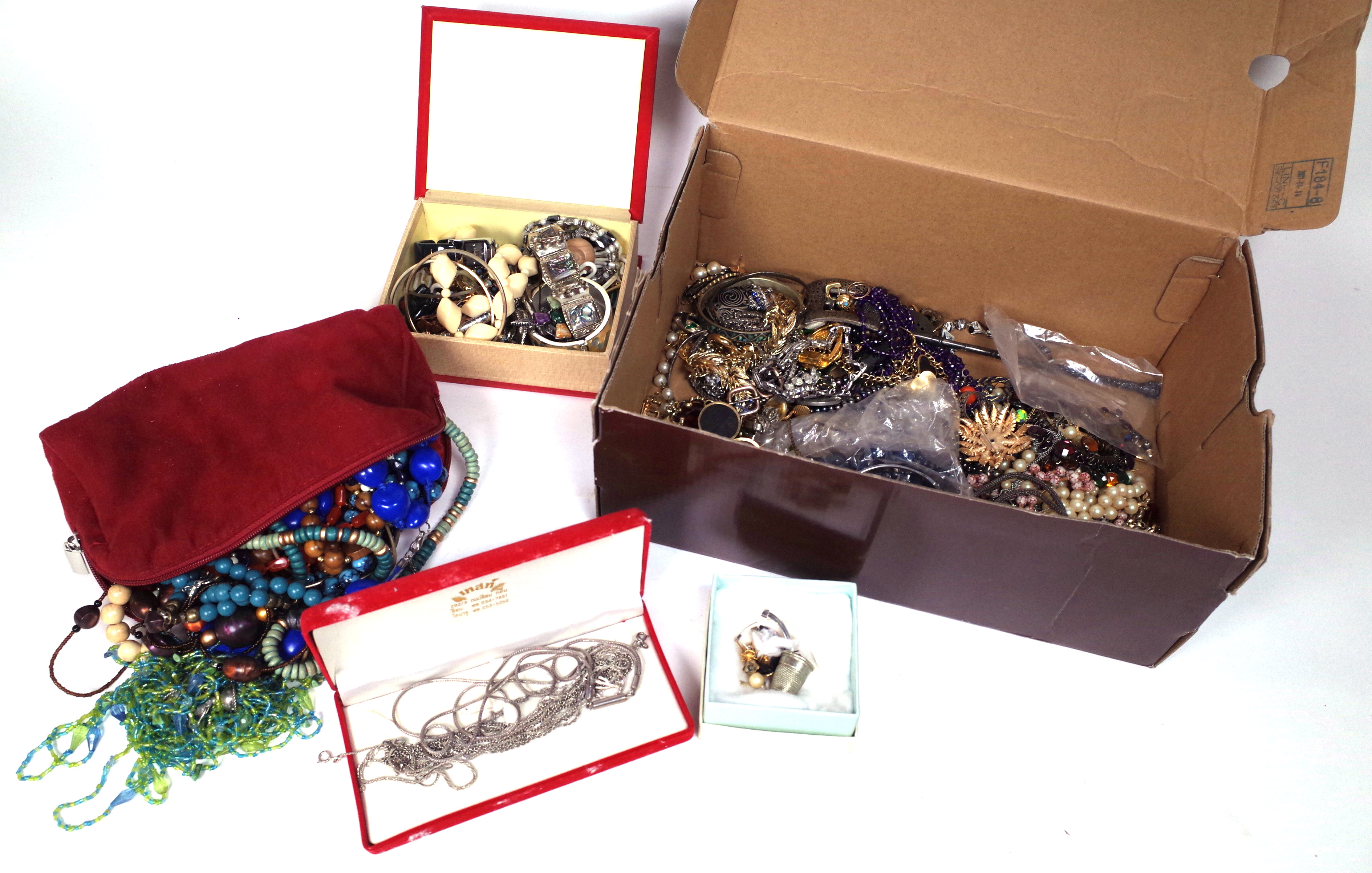 A GROUP OF COSTUME JEWELLERY