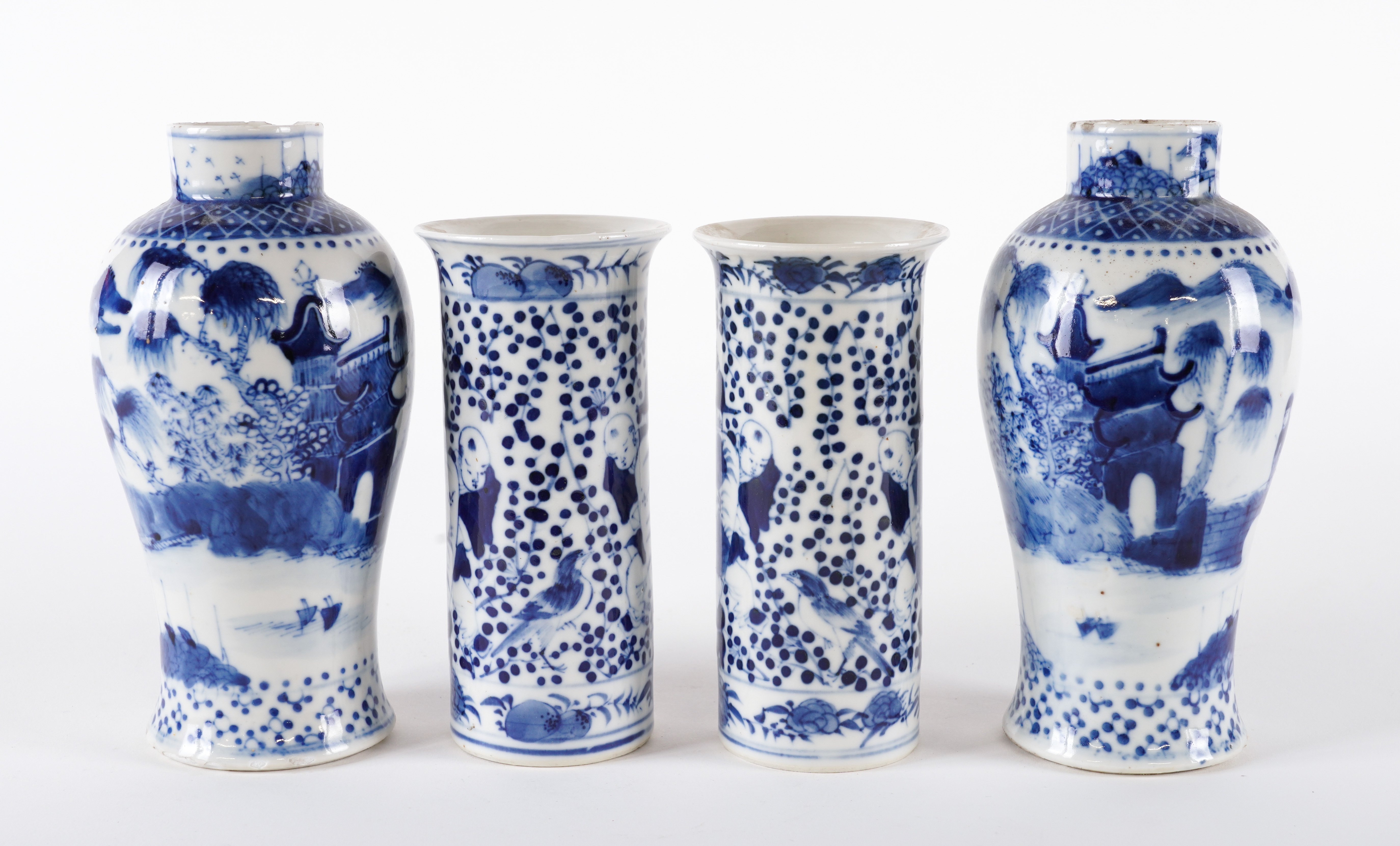 TWO SMALL PAIRS OF CHINESE BLUE AND WHITE VASES (4) - Image 3 of 5