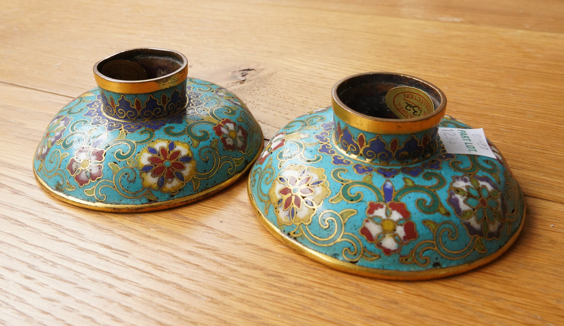 A PAIR OF CHINESE SMALL GILT-BRONZE AND CLOISONNE ENAMEL STEM DISHES (2) - Image 4 of 6