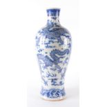 A TALL CHINESE BLUE AND WHITE SLENDER BALUSTER VASE